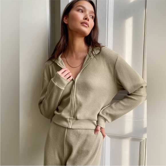 Aritzia - The Group by Babaton - Zip Up Hoodie - Picture 2 of 7